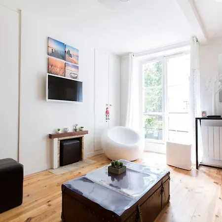High Standing 2-room In Latin Quarter *